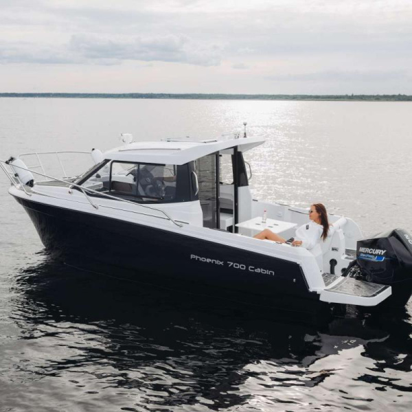 Катер Phoenix 700 Cabin